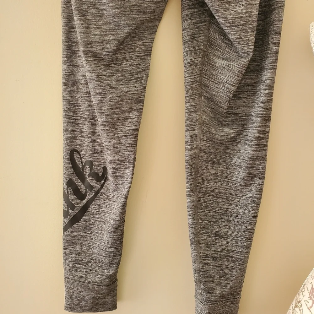 PINK Victoria's Secret Gray Leggings - Picture 5 of 8